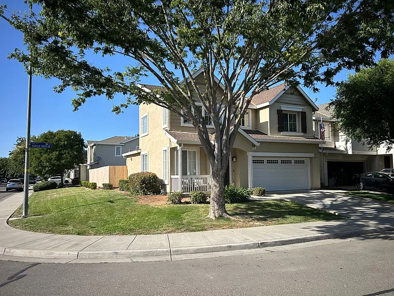 667 Harold Smith Dr — Photo 2