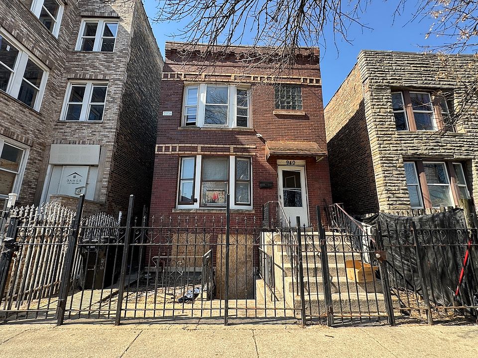 1st image of 940 N Hamlin Ave