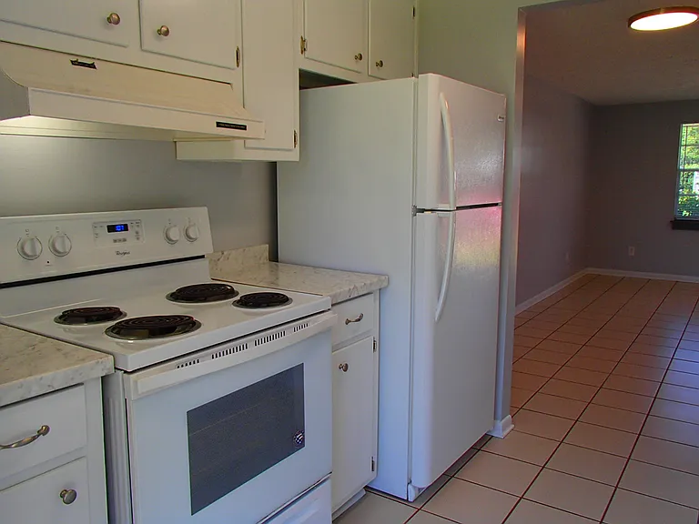 925 Bradford Cir — Photo 13