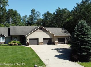 7200 Hidden Lake Dr W, Perry, MI 48872