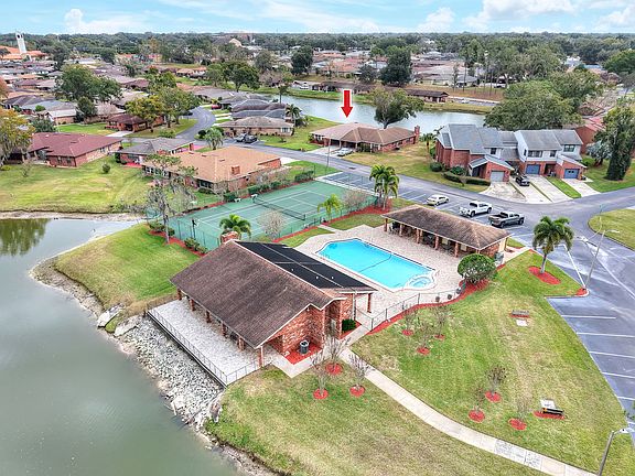 3rd image of 500 Lake Carolyn Cir