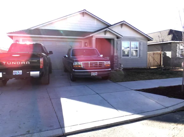 3178 NW Dogwood Ave, Redmond, OR 97756