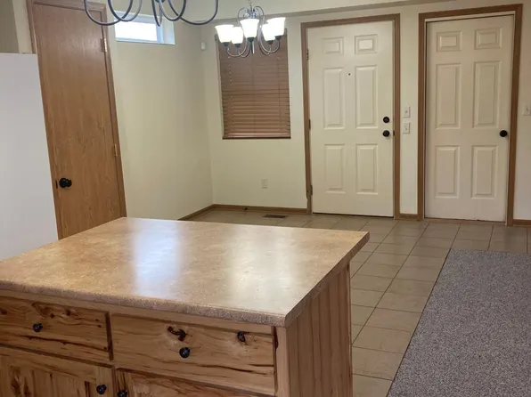 5704 W Hills Rd, Fort Wayne, IN 46804