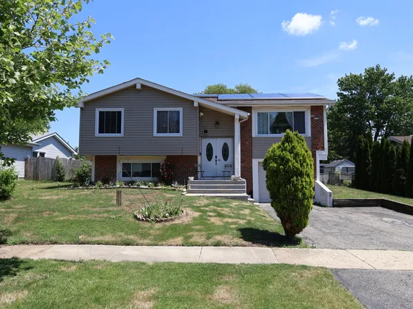 212 Lexington Dr, Bolingbrook, IL 60440