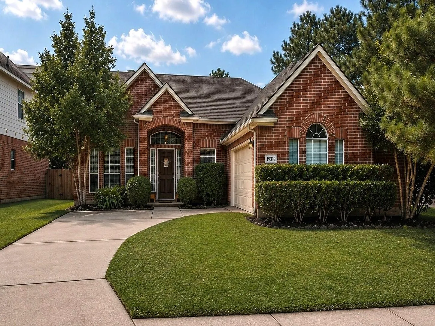 4 bed, 2.0 bath, 2142 sqft, $2,600 — Photo 1