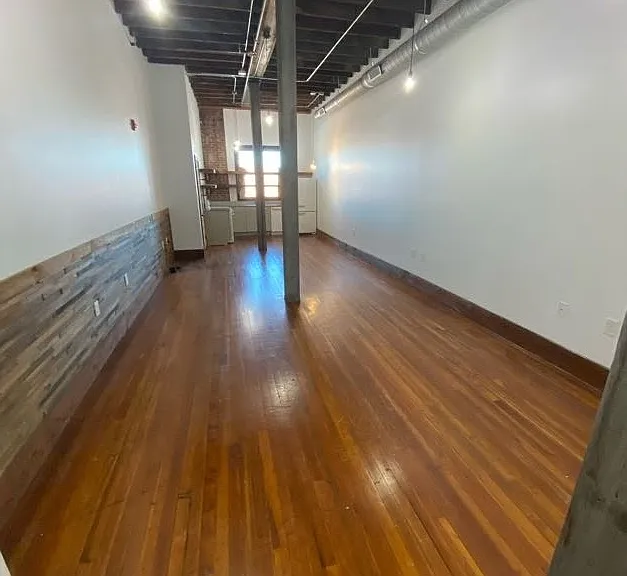 110 W Market St — Photo 10