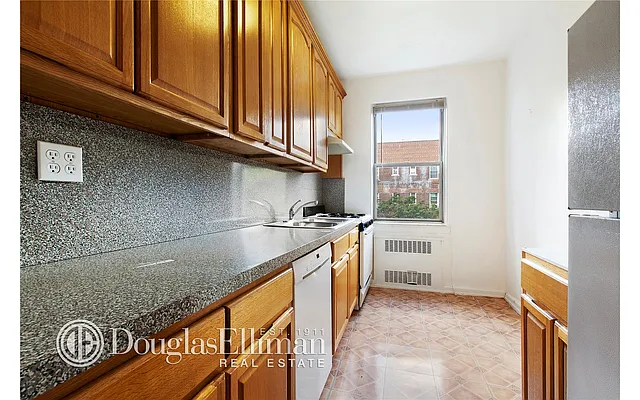 Sold by Douglas Elliman | media 19