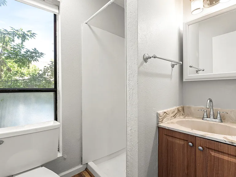 Goss Street Apartments — Photo 8