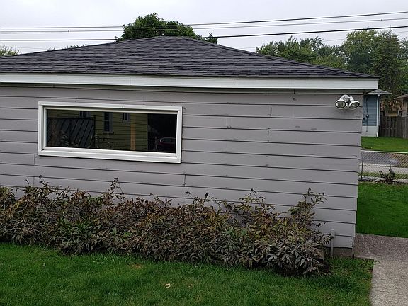 2.5 Car Garage