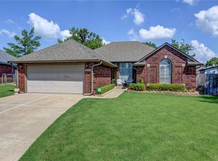 9121 NW 99th Pl, Yukon, OK 73099