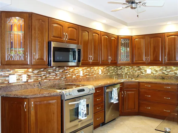 625 Oaks Drive #302, Pompano Beach, FL 33069