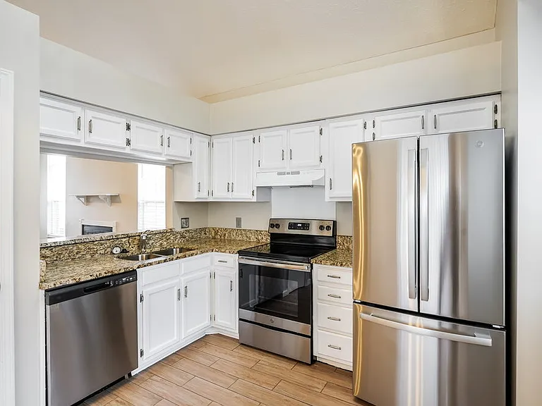 301 Hunters Chase Dr — Photo 7