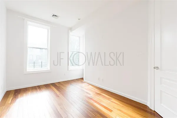 Rented by R New York | media 10