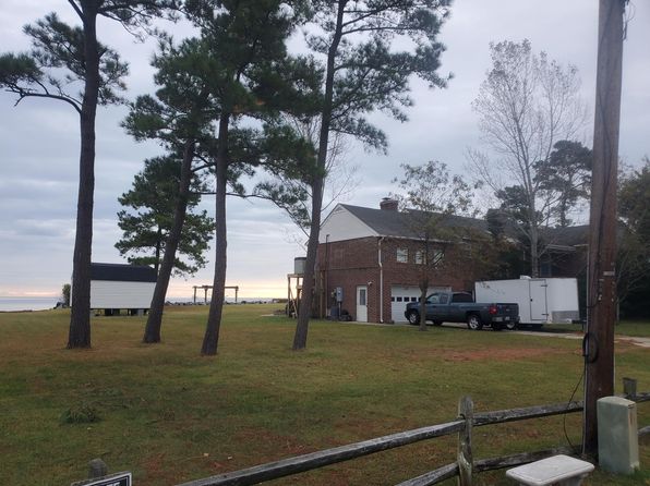 98 Sandy Bay Dr, Poquoson, VA 23662