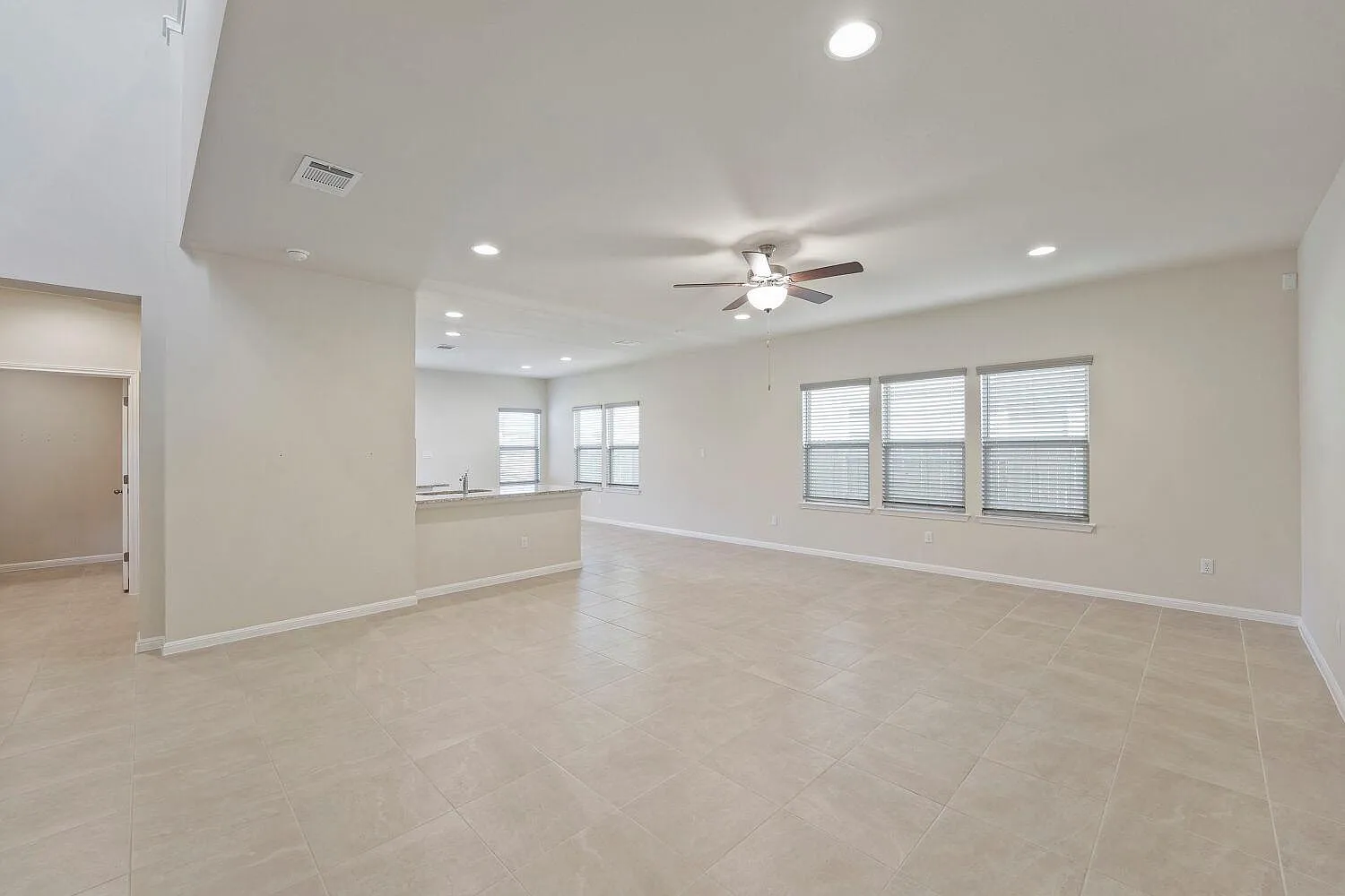 3 bed, 2.5 bath, 2058 sqft, $2,300 — Photo 2