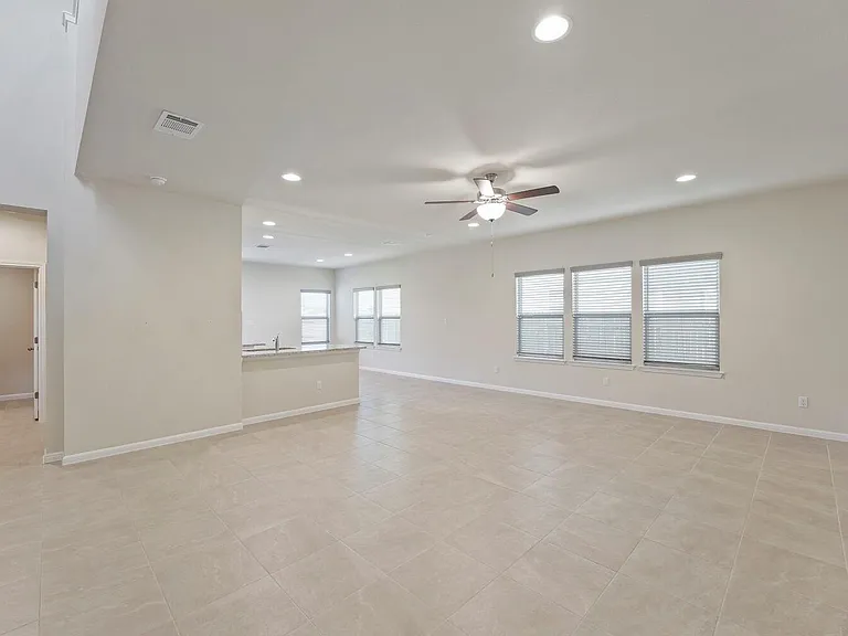 202 Driftwood Ln — Photo 2