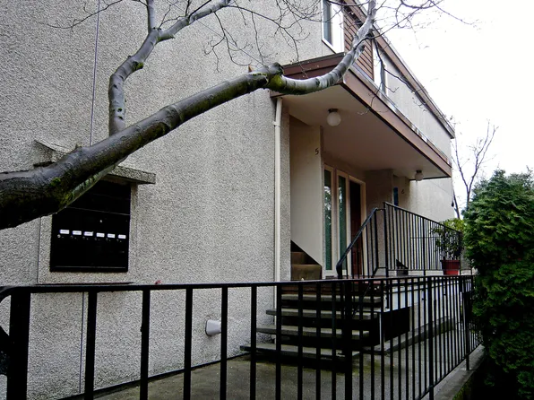 315 13th Ave E APT 2, Seattle, WA 98102