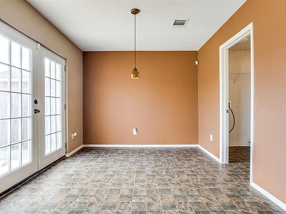 3rd image of 6628 Shadow Creek Dr