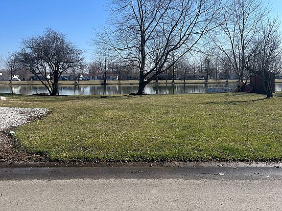 4th image of 75 Fountain Lake Dr
