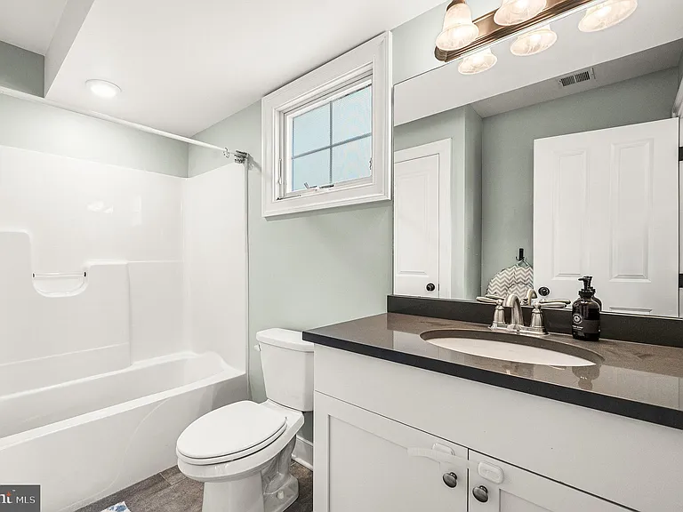 625 W Mulberry St — Photo 24