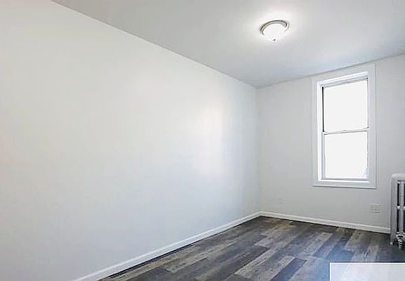 3rd image of 279 Schaefer St Floor 2
