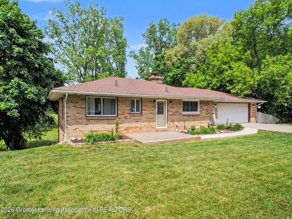 805 Dryer Farm Rd, Lansing, MI 48917