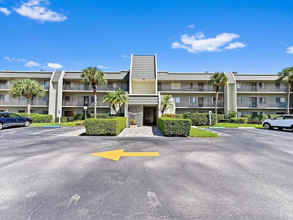 4080 Tivoli Ct #202