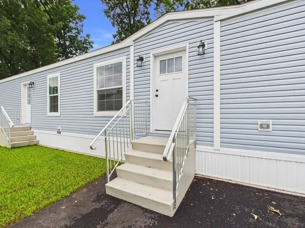 2 4th Ave, Ware, MA 01082