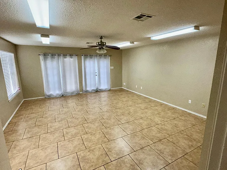 2207 Waterfall Dr — Photo 7