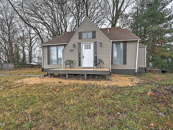 4th image of 3928 Bond Dr