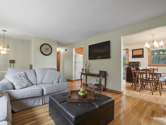 3rd image of 47 Seminole Ave