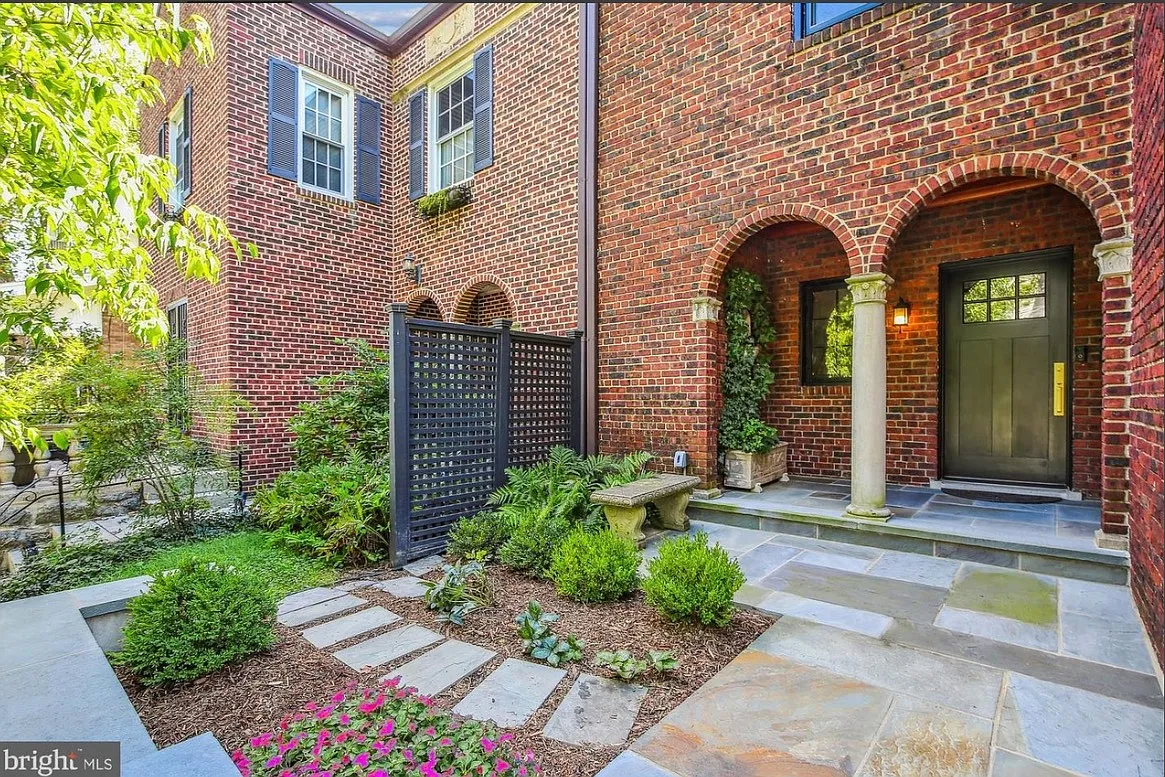 5 bed, 2856 sqft, $4,700 — Photo 4