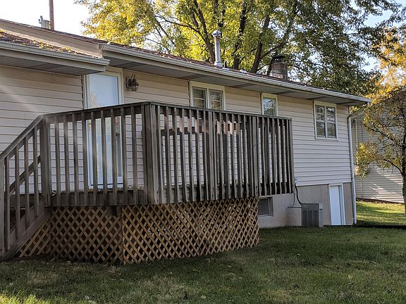Deck w/ back entrance