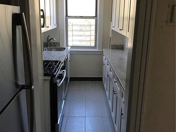 4th image of 445 Gramatan Ave APT Kc3