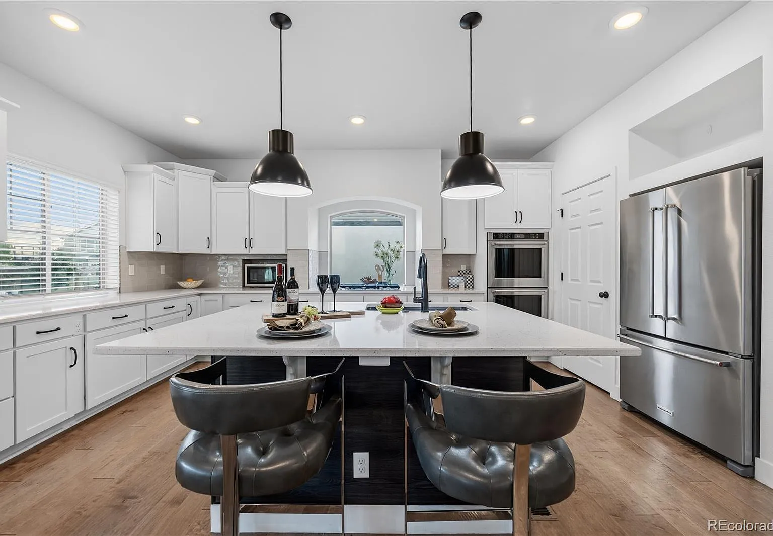 6 bed, 4.0 bath, 4682 sqft, $4,300 — Photo 1