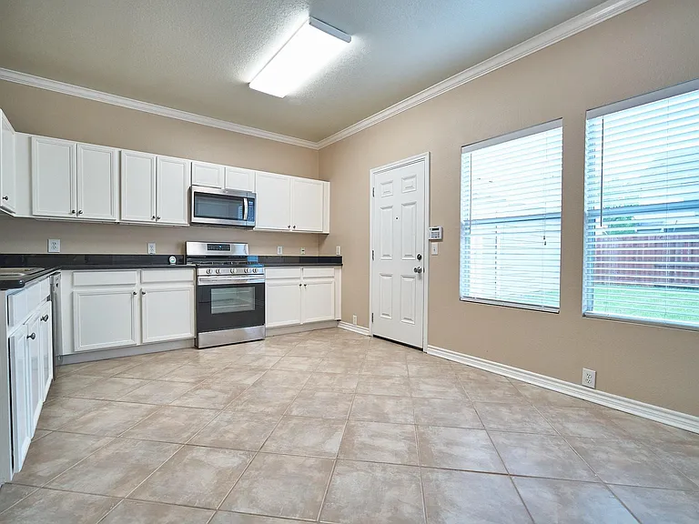 18814 Sandelford Dr — Photo 7