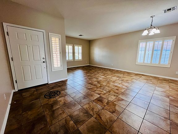 Large Living Room/Dining Room
