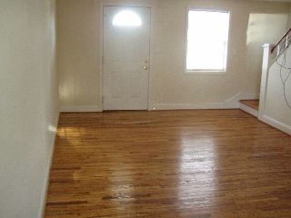 3rd image of 833 Judd St