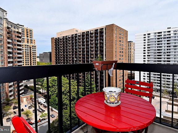 4th image of 1211 S Eads St APT 1005