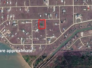 106 Salmon Ln, Palacios, TX 77465
