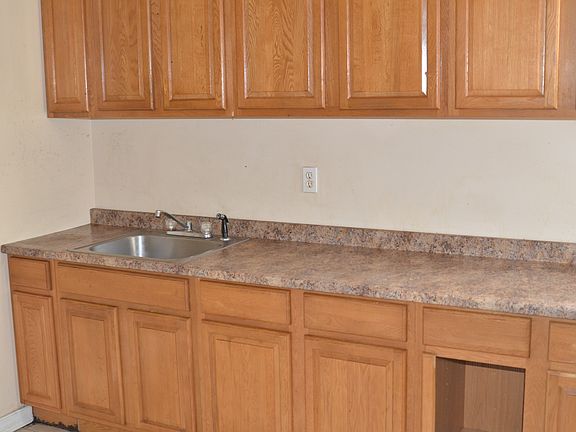4th image of 152 Sanford St