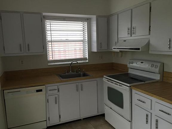 5th image of 504 SE 27th Ln