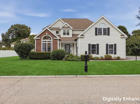 2 Gove Dr, Newburyport, MA 01950