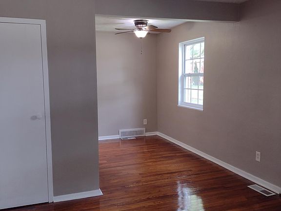 2nd image of 470 Kenwood Dr APT A