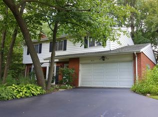 85 Greenbriar East Dr, Deerfield, IL 60015
