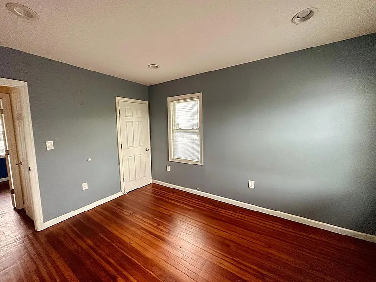 57 Willoughby Ave — Photo 6