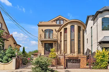 7 Whitman Drive