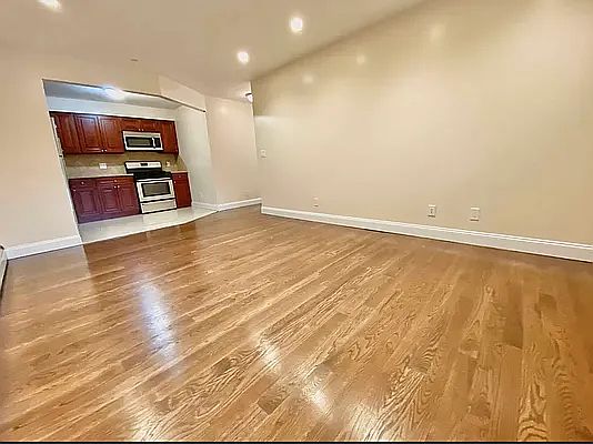 5th image of 31-13 23rd St