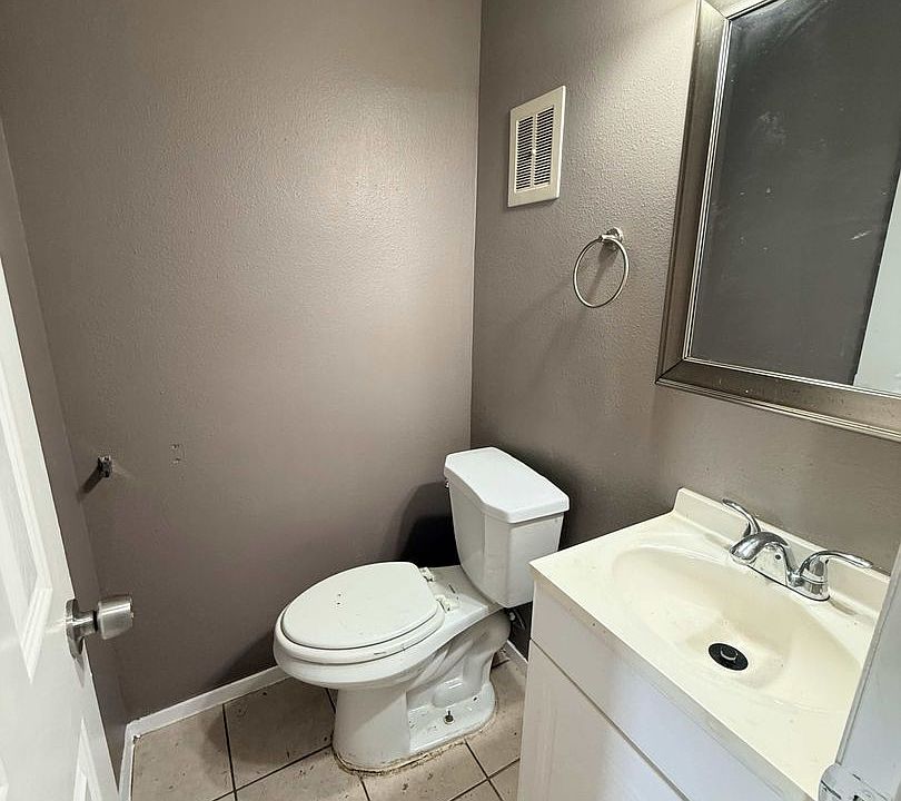 1st image of 2000 Dexmoor Dr Unit 1