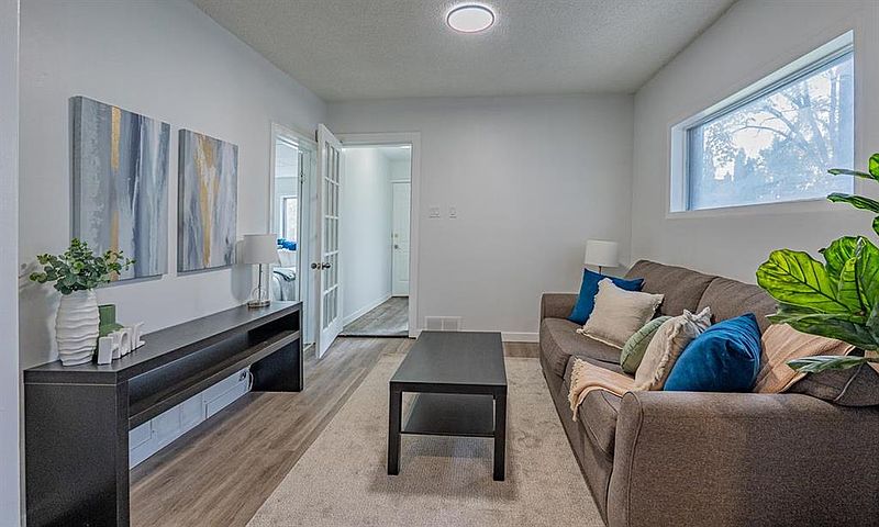 Winnipeg Apartment for rent - 3 Bedrooms — photo 2